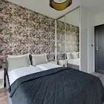 Front Park With Parking By Lion Apartamento