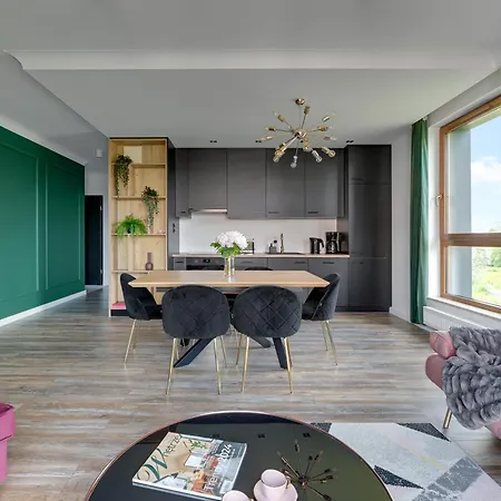 Front Park With Parking By Lion Apartment *