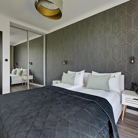 Front Park With Parking By Lion Apartment