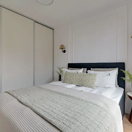 Lägenhet Front Park With Parking By Lion