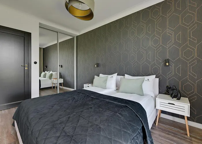 Front Park With Parking By Lion Lägenhet