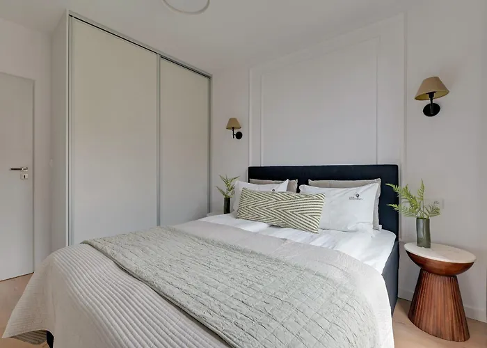 Lägenhet Front Park With Parking By Lion