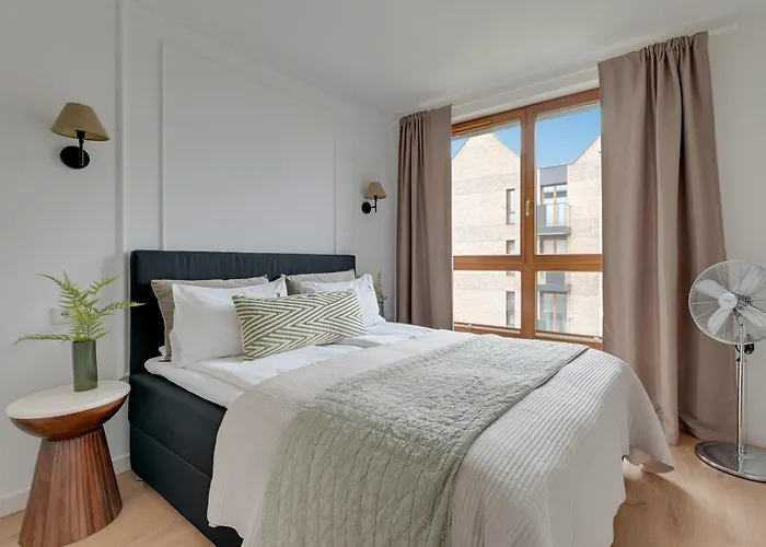 Front Park With Parking By Lion *